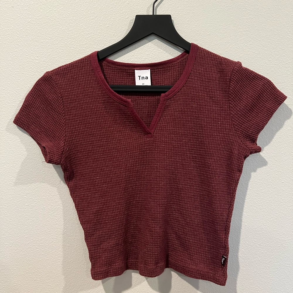 TNA Waffle Notched Crop Top - Burgundy